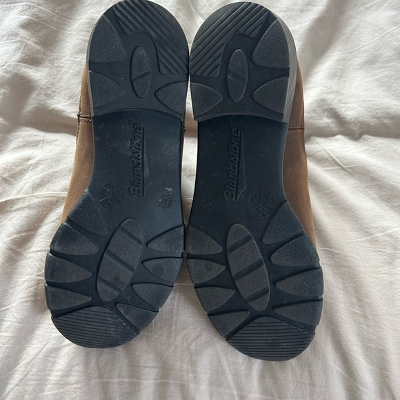 Blundstone Ankle Chelsea Boot - Picture 2 of 4